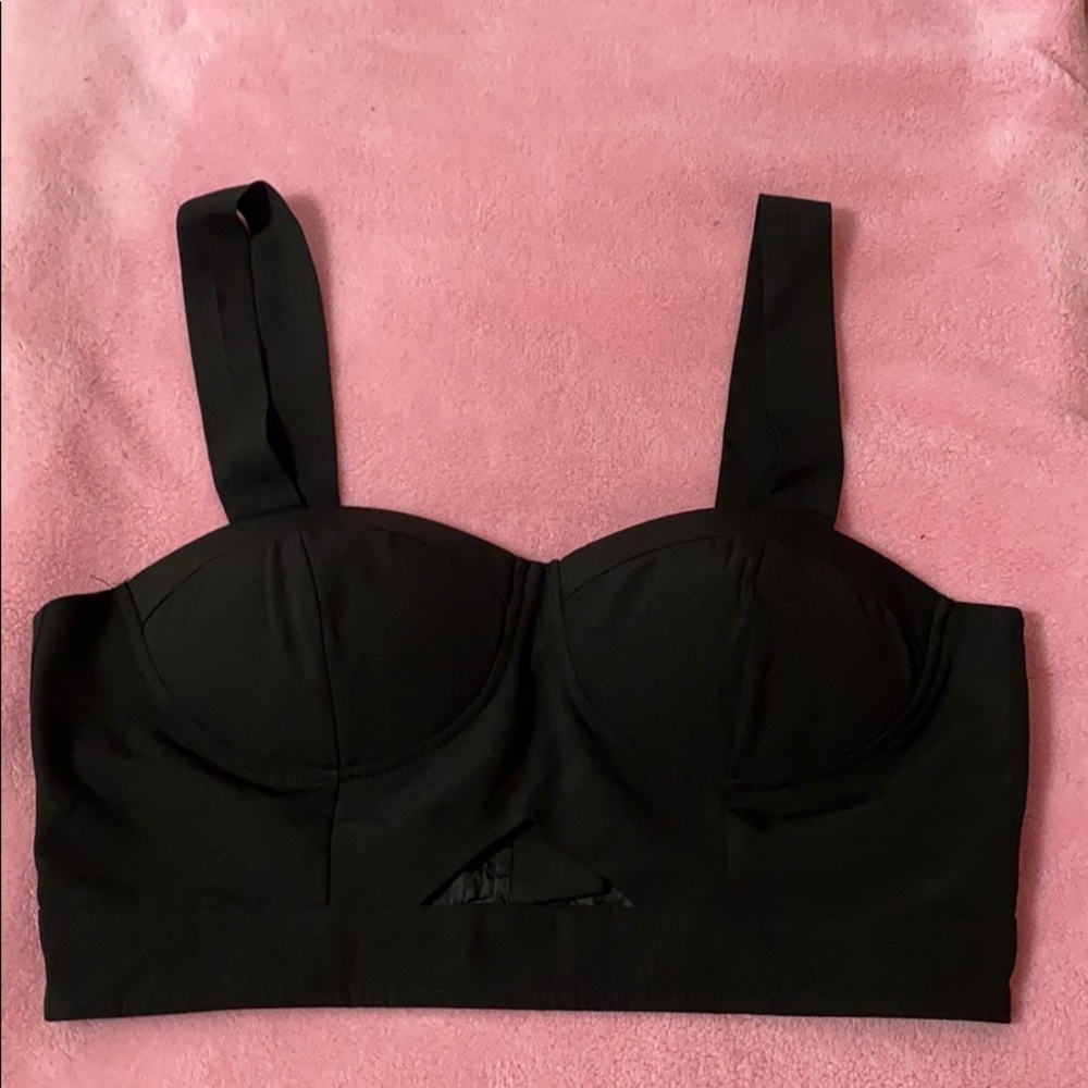 CROPPED CUTOUT TOP